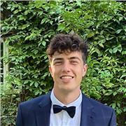 Maestro de Educación Primaria, con menciones en Audición y Lenguaje y EF